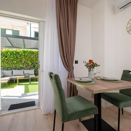 Elli 1 * Трогир